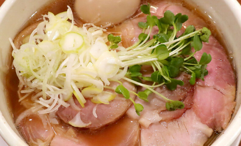 那覇・美栄橋「照麺」でチャーシューがたくさん入ったチャーシュー麺＋味玉