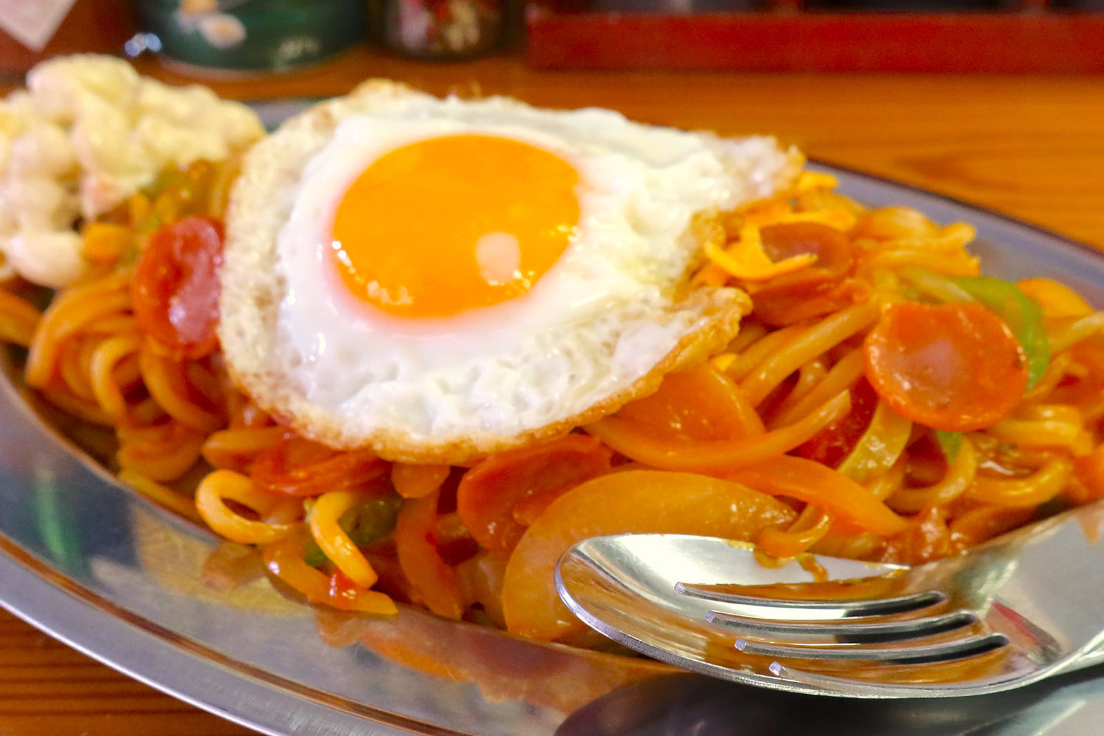 ナポリタン好きならぜひ！ 沖縄そばがモチモチうまい「赤翡翠」のうち