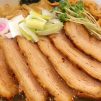読谷「麺屋 シロサキ」でお肉が見事な追い煮干し肉中華そば＋ワンタントッピング
