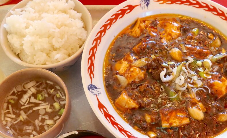 宜野湾「麻婆食堂 福笑い」で脂の甘みが美味しいラム麻婆定食