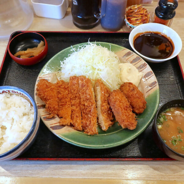 ロースかつ＆カキフライ定食（1,180円）＋味噌だれ（55円）