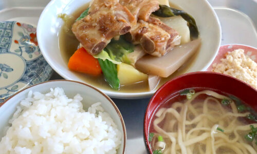 豊見城の人気食堂「海洋食堂」で豆腐もおからも楽しめるソーキ定食