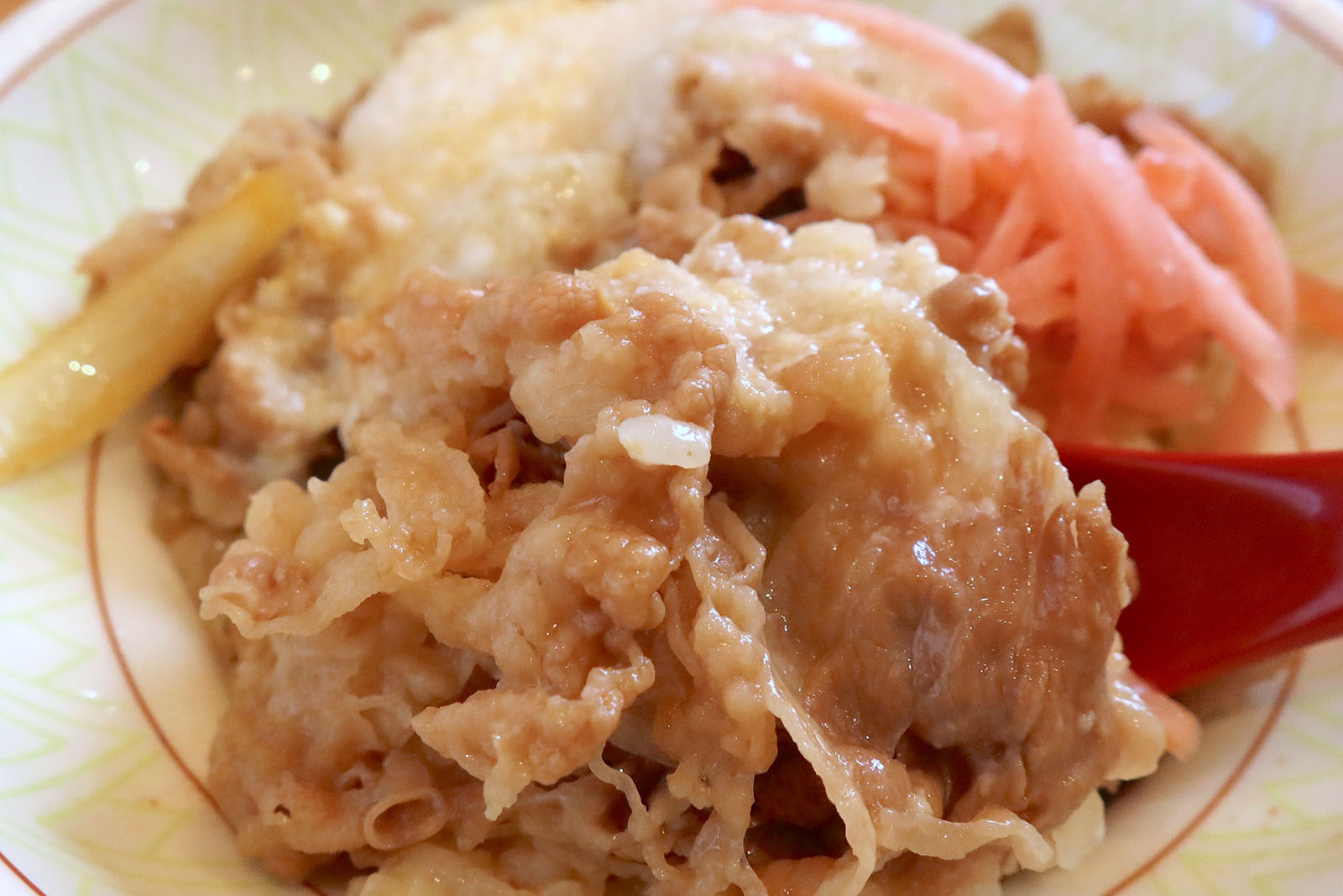 超時短メニュー！ 「すき家」でわさび山かけ牛丼中盛 | 沖縄ランチブログZ