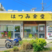 浦添の老舗「はつみ食堂」で衣の香ばしさと出汁の甘さがうまい沖縄カツ丼
