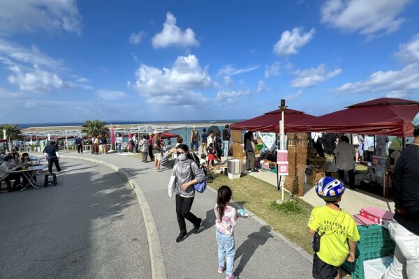 瀬長島「GOOD MORNING FESTA ～世界の朝ごはん～」で東新宿サンラサー＆小料理たにもとのテイクアウトランチ