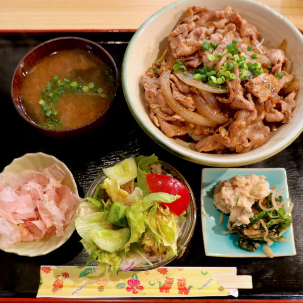 焼き豚丼定食（750円）＋ご飯多め（100円）