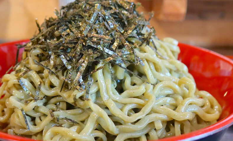 浦添「麺屋 ちばとぉ～んど」で月桃が香る練り込み麺がうまい！ 冷し月桃そば大盛り