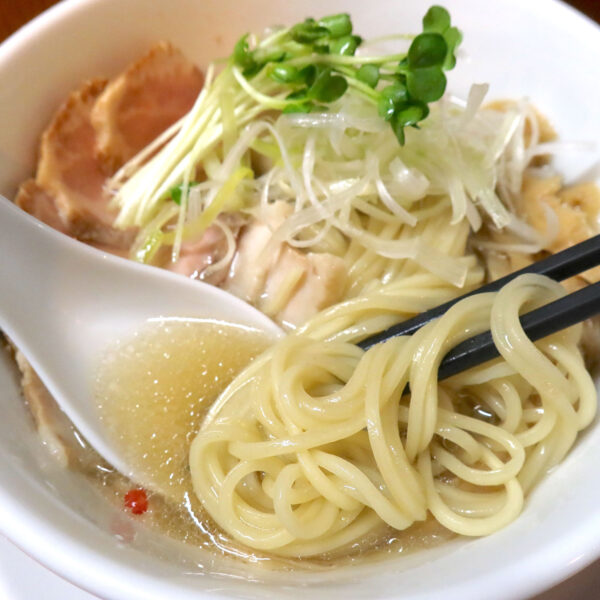 ムチムチ麺に程よい脂のスープ