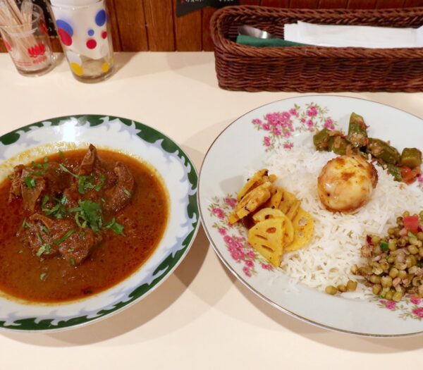 マトンカレー（1,200円）＋スパイスタマゴ（100円）＋レンコンアチャール（150円）