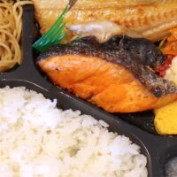 【お腹にやさしいランチ5日目】「粋な魚屋 丸竜鮮魚店」の焼き魚３種入り弁当
