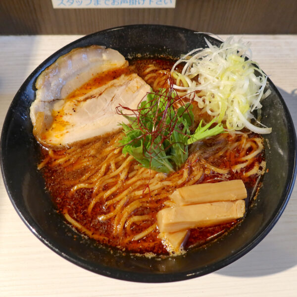 ゴッツ辛麺（930円）