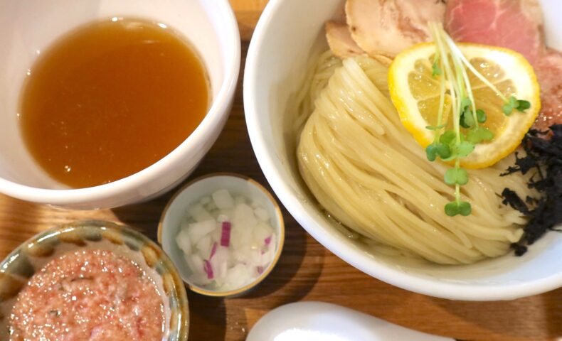 那覇「ラーメン 志のわ」の二度楽しめる季節限定・梅とろろの塩つけそば＆おつまみ炙りチャーシュー