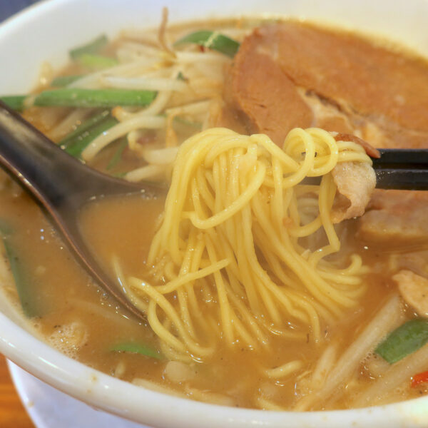 こってりスープに細麺