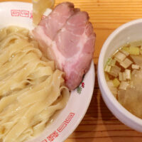 宜野湾「麺恋 まうろあ」で限定麺・鶏×浅利の昆布水つけ麺