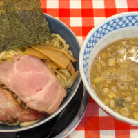 南風原「麺＆食堂ぬーじボンボン ニュータイプ」で煮干し豚骨昆布水つけ麺