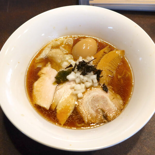 醤油ラーメン 全部のせ（1,250円）