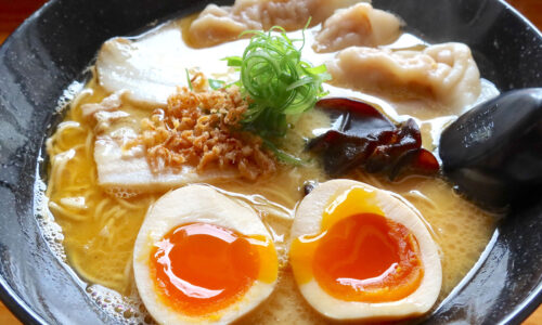 ニューオープン！ 宜野湾「麺処 むぎ」でこってり醤油ラーメン＋地鶏雲呑＆煮玉子