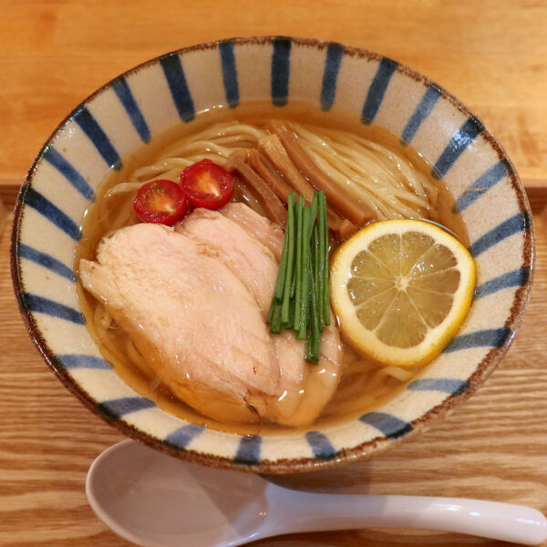 鯛鯵鰮梭子魚秋刀魚飛魚と羅臼昆布の冷やし（1,000円）