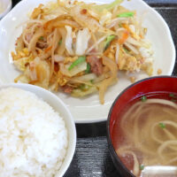 浦添のローカル食堂「はつみ食堂」でふーちゃんぷるー定食