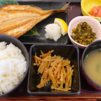 沖縄オリジナルの明太子が食べ放題！ 「博多めんたい やまや食堂」で焼き魚定食