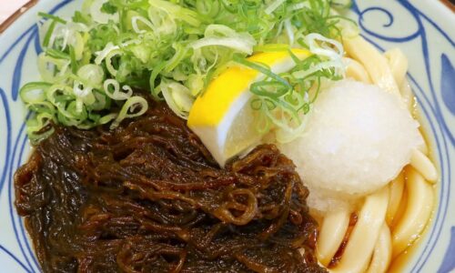 浦添「丸亀製麺」で店舗限定メニュー・もずくうどん＆出汁ソースで食べるいか天