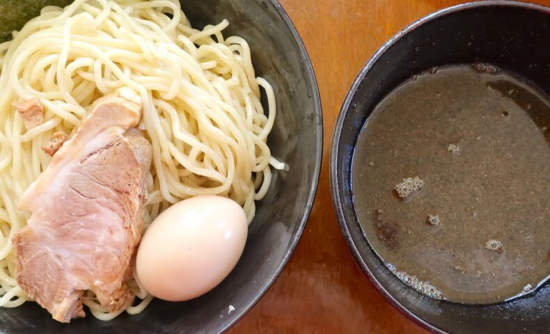 那覇・泊「琉家 とまり店」で琉こがしつけ麺