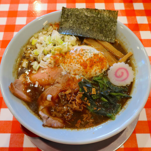 温玉付き黒カレーラーメン（1,000円）