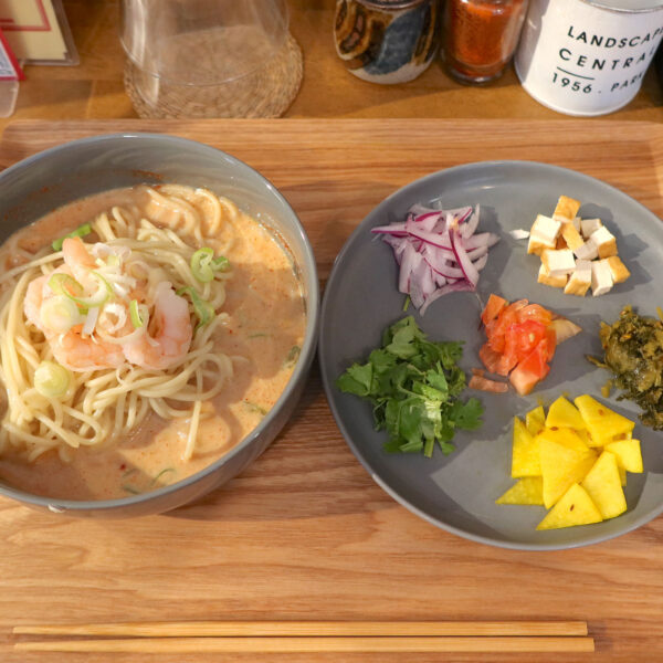 濃厚海老ココナッツスープカレーと食べる冷製スパイス麺（1,000円）