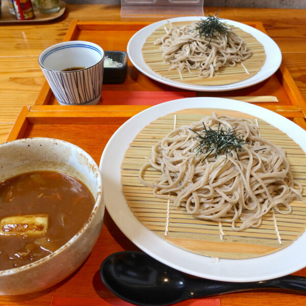 カレーつけ蕎麦（950円）＆ざる蕎麦（770円）