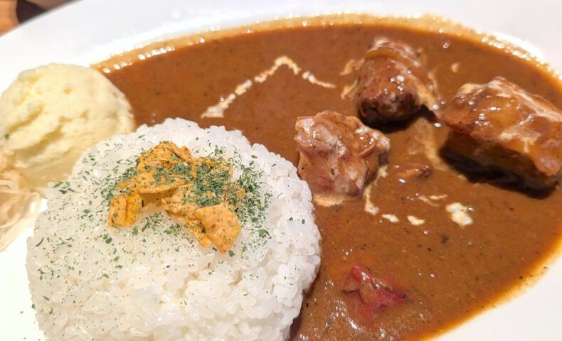 東京・日本橋「CRAFTROCK BREWPUB&LIVE」でランチビール＆クラフトビールカレー