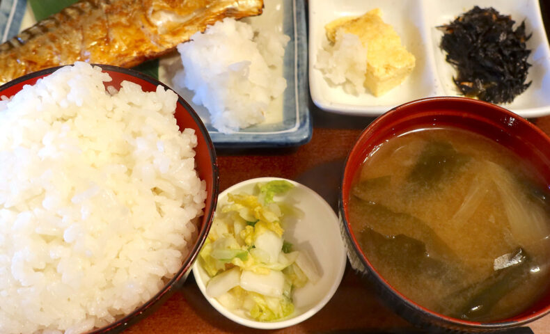 那覇・県庁前「風林火山」で焼魚定食 さば（塩）ごはん大盛り