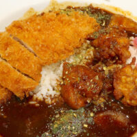 「カレーハウスCoCo壱番屋」の新作・カシミールチキンカレー＋手仕込とんかつ