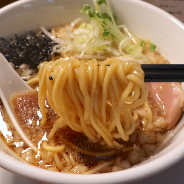 キレイなパッツン麺