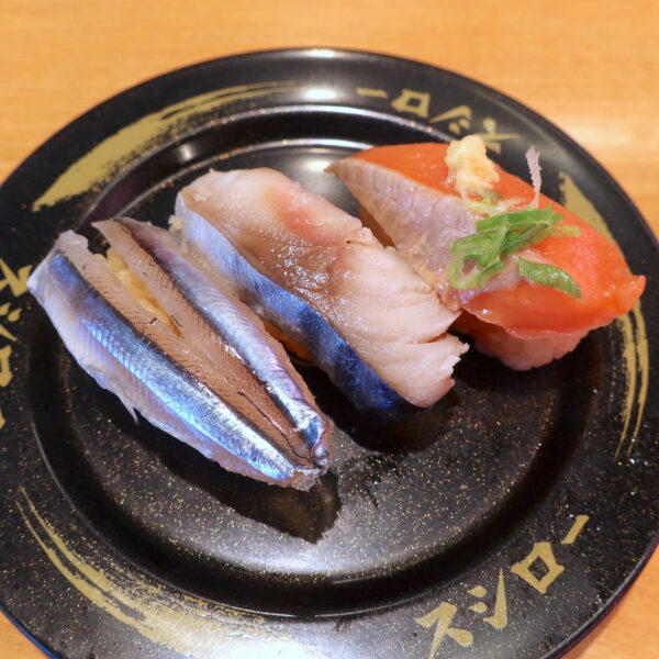 国産天然魚3貫盛りきびなご・金華さば・サクラマス（260円）