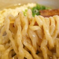 那覇・首里「きんそば」でゆし豆腐入り＆全粒粉生麺の沖縄そば