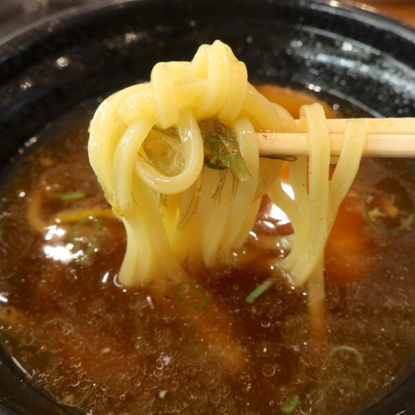 タレは薄め、麺は少なめ