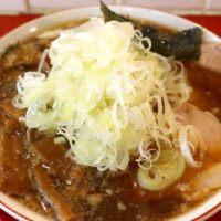 宜野湾「麺と飯ソウハチヤ がろんちゃん店」で限定・手揉み麺の背脂煮干しラーメン