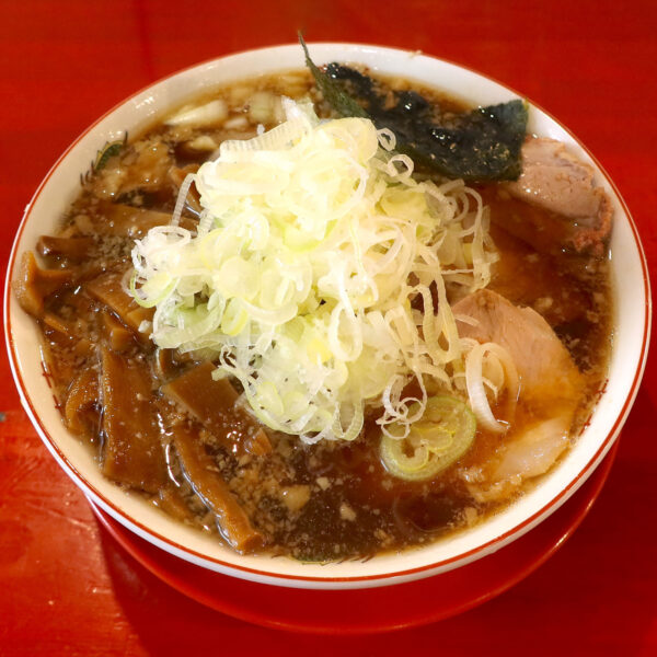 手揉み麺の背脂煮干しラーメン（1,000円）＋ネギ（100円）