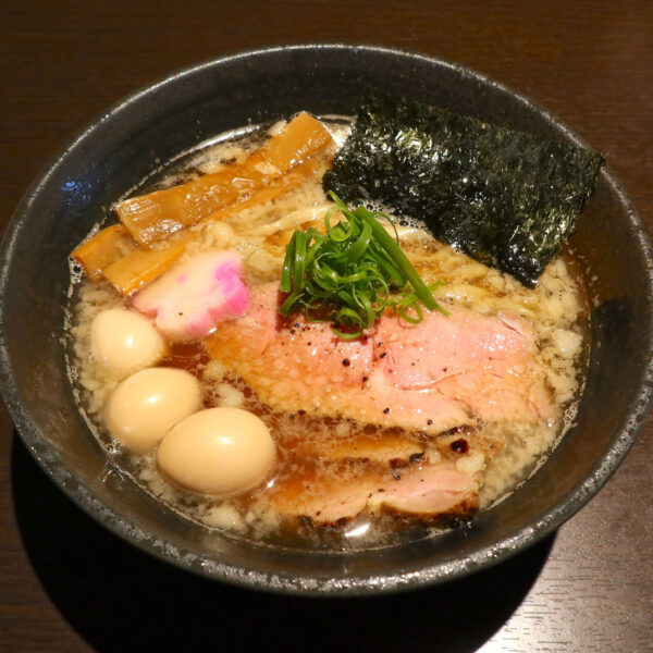 鯛煮干背脂手揉み醤油（ 1,000円）＋うずら（100円）＋レアチャーシュー（200円）