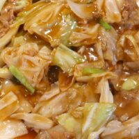 那覇「あけぼのラーメン」で牛肉野菜あんかけ焼きそば