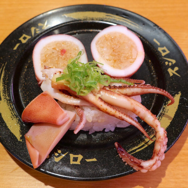 いか飯風すしとゲソにぎり（260円）