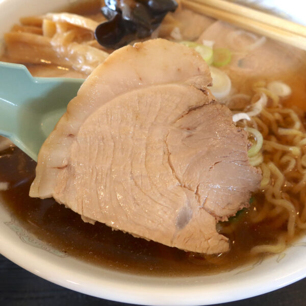 分厚く食べごたえのあるチャーシュー