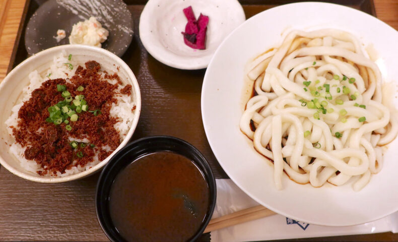 東京「伊勢角屋麦酒 八重洲店」で伊勢うどんとミニ丼＋ビール