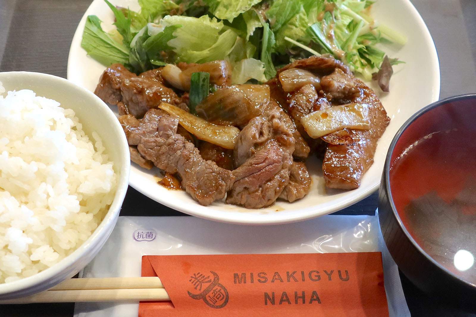 那覇・のうれんプラザ「石垣島美崎牛」で焼肉屋さんの豪華なまかない的