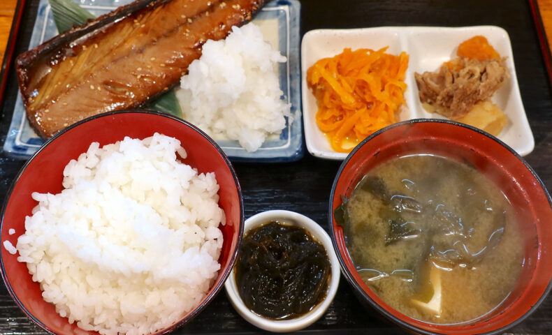 那覇・県庁前「風林火山」で焼魚定食 さばみりん干し