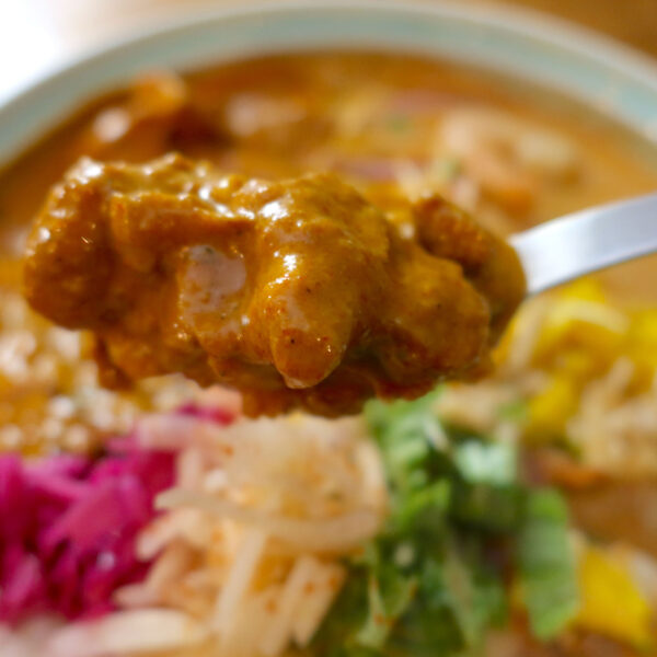 濃厚鶏だしとココナッツ仕上げ まろやかチキンカレー