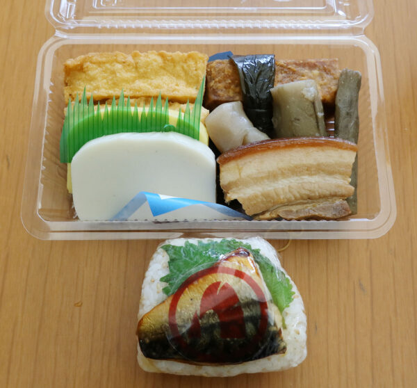 おにぎりとおかず９品