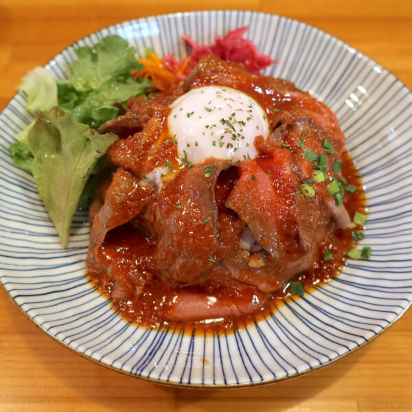 鹿肉炙りロースト丼（950円）