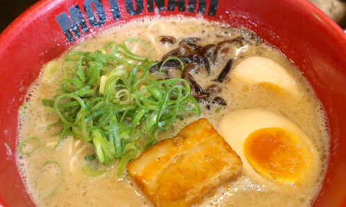 那覇「麺や偶 もとなり 銘苅店」で玉子もとなりラーメン＋魚粉