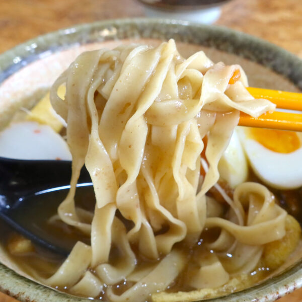 全粒粉入り平打ち麺